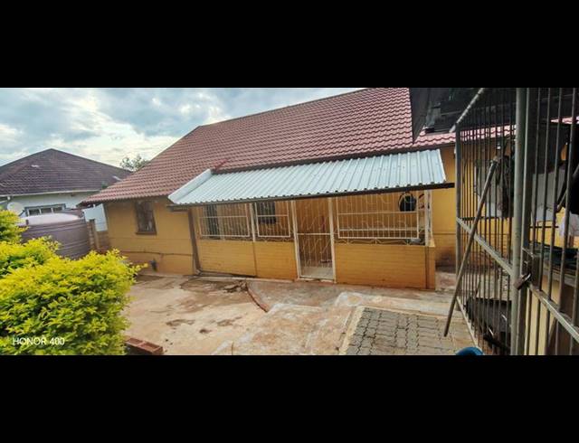 3 BEDROOM HOUSE FOR SALE IN PRESTBURY